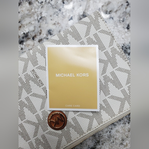 Michael Kors White/Cream/Tan Monogram Wristlet. NWOT! - Picture 4 of 6